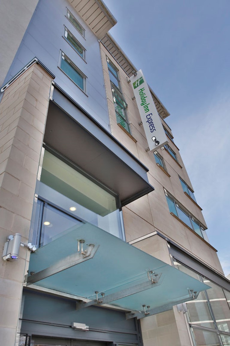 LEEDS HI EXP ARMOURIES.jpg